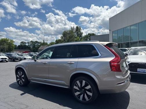2023 Volvo XC90 Recharge Plug-In Hybrid T8 Ultimate Bright Theme 7-Seater