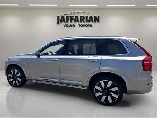 2023 Volvo XC90 Recharge Plug-In Hybrid T8 Ultimate Bright Theme 7-Seater