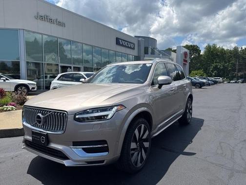 2023 Volvo XC90 Recharge Plug-In Hybrid T8 Ultimate Bright Theme 7-Seater