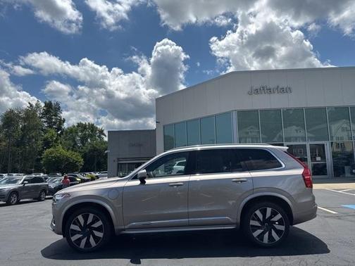 2023 Volvo XC90 Recharge Plug-In Hybrid T8 Ultimate Bright Theme 7-Seater