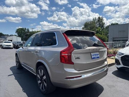 2023 Volvo XC90 Recharge Plug-In Hybrid T8 Ultimate Bright Theme 7-Seater