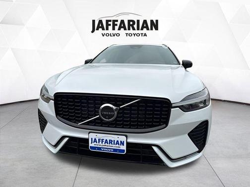 2023 Volvo XC60 B6 Ultimate Dark Theme