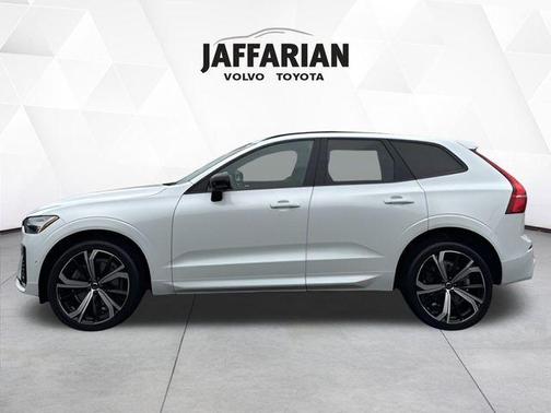 2023 Volvo XC60 B6 Ultimate Dark Theme