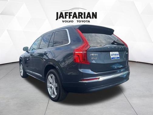 2024 Volvo XC90 B6 Core Bright Theme