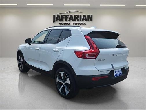 2025 Volvo XC40 B5 Plus Dark Theme