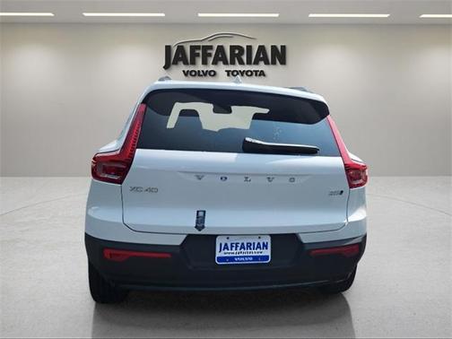 2025 Volvo XC40 B5 Plus Dark Theme
