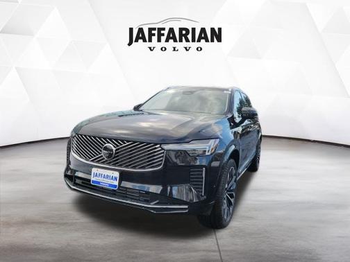 Onyx Black Metallic 2026 Volvo XC90 Plug-In Hybrid T8 Ultra