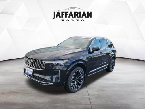 Onyx Black Metallic 2026 Volvo XC90 Plug-In Hybrid T8 Ultra
