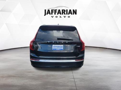 Onyx Black Metallic 2026 Volvo XC90 Plug-In Hybrid T8 Ultra