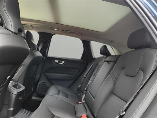 2025 Volvo XC60 Plug-In Hybrid T8 Plus
