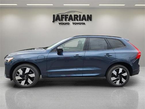 2025 Volvo XC60 Plug-In Hybrid T8 Plus