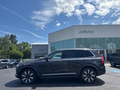 2024 Volvo XC90 Recharge Plug-In Hybrid T8 Ultimate Bright Theme 7-Seater