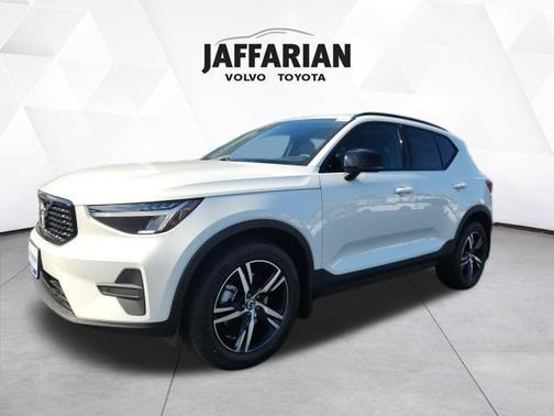 2026 Volvo XC40 B5 Core