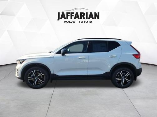 2026 Volvo XC40 B5 Core