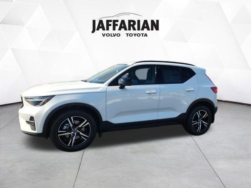 2026 Volvo XC40 B5 Core