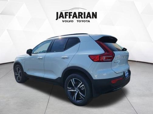 2026 Volvo XC40 B5 Core