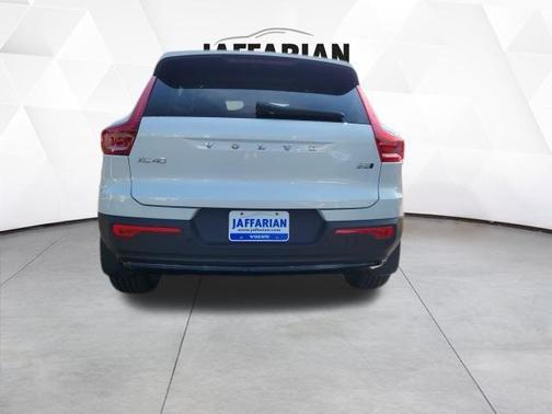 2026 Volvo XC40 B5 Core