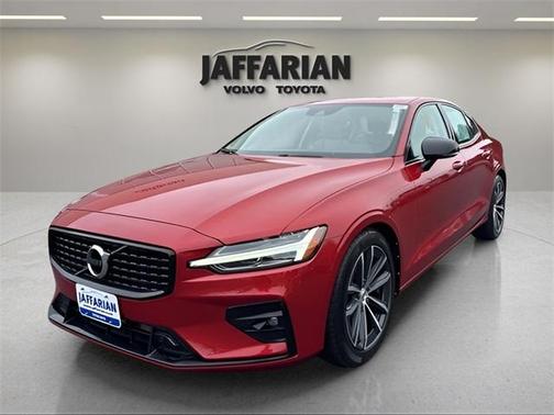 2021 Volvo S60 T5 Momentum