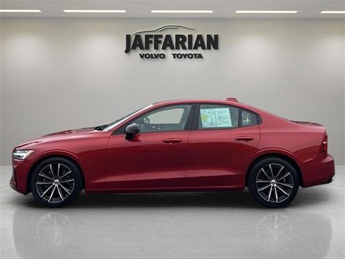 2021 Volvo S60 T5 Momentum