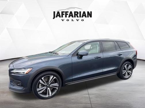 2024 Volvo V60 Cross Country B5 Plus