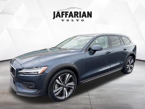 2024 Volvo V60 Cross Country B5 Plus