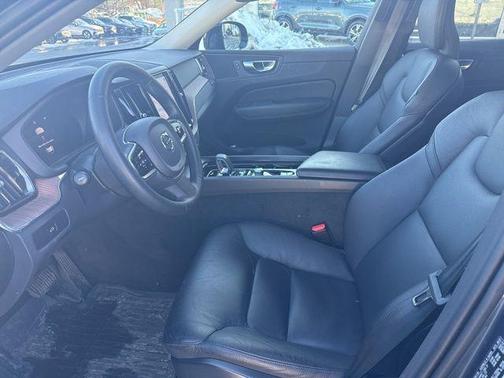 2024 Volvo XC60 B5 Plus Dark Theme