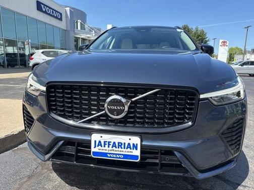 2024 Volvo XC60 Recharge Plug-In Hybrid T8 Plus Dark Theme
