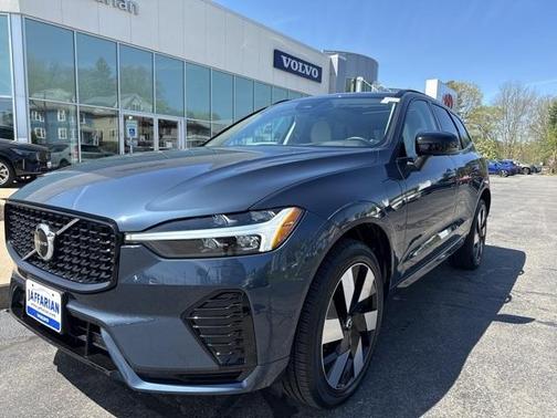 2024 Volvo XC60 Recharge Plug-In Hybrid T8 Plus Dark Theme