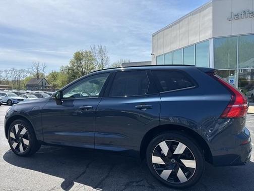 2024 Volvo XC60 Recharge Plug-In Hybrid T8 Plus Dark Theme