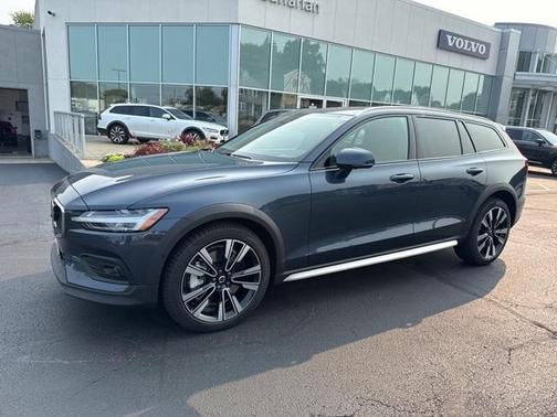 2026 Volvo V60 Cross Country B5 Ultra