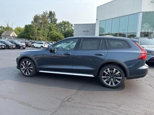 2026 Volvo V60 Cross Country B5 Ultra