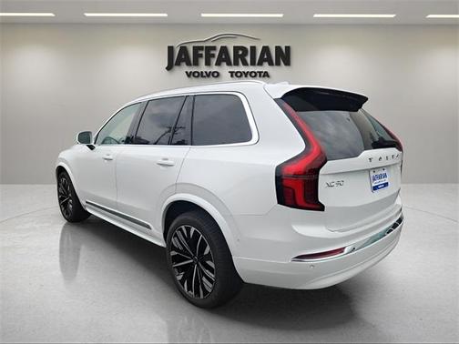 2025 Volvo XC90 B6 Plus 7-Seater