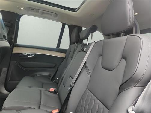 2025 Volvo XC90 B6 Plus 7-Seater