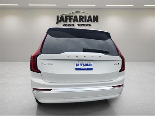 2025 Volvo XC90 B6 Plus 7-Seater