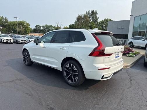 2026 Volvo XC60 B5 Plus