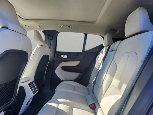 2025 Volvo XC40 B5 Plus Dark Theme