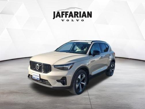 2026 Volvo XC40 B5 Plus