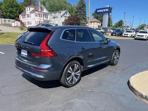 2023 Volvo XC60 B5 Plus Bright Theme