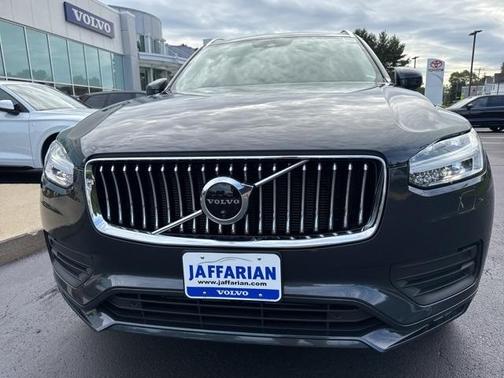 2022 Volvo XC90 T5 Momentum 7 Passenger