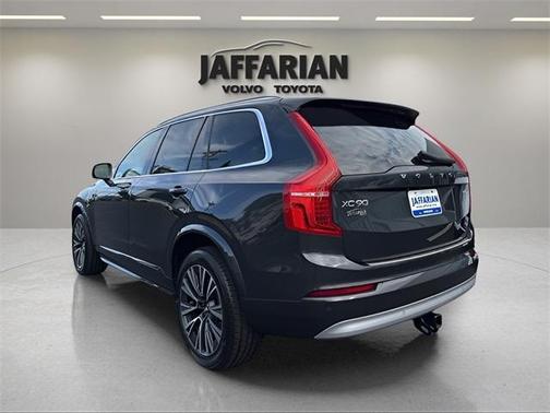 2022 Volvo XC90 T5 Momentum 7 Passenger
