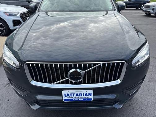 2022 Volvo XC90 T5 Momentum 7 Passenger