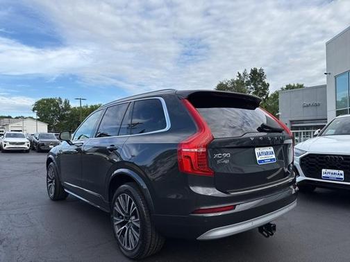 2022 Volvo XC90 T5 Momentum 7 Passenger