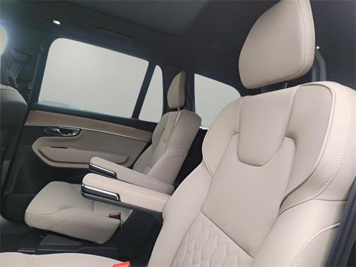 2025 Volvo XC90 Plug-In Hybrid T8 Plus 6-Seater