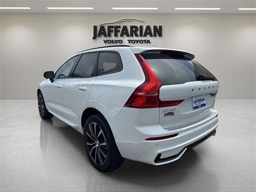 2023 Volvo XC60 B5 Plus Dark Theme