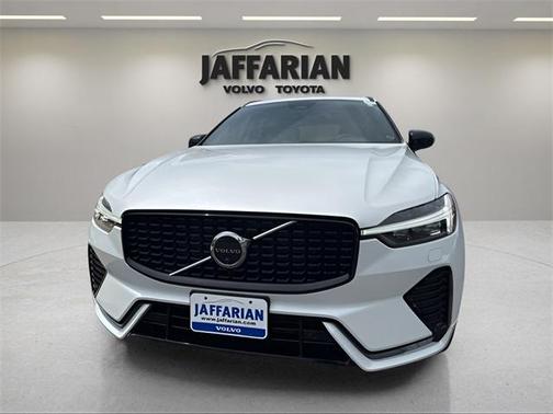 2023 Volvo XC60 B5 Plus Dark Theme
