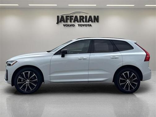 2023 Volvo XC60 B5 Plus Dark Theme