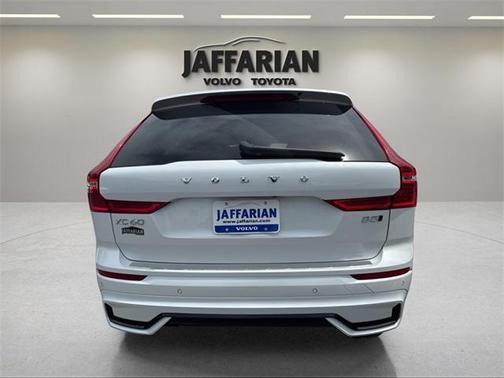 2023 Volvo XC60 B5 Plus Dark Theme