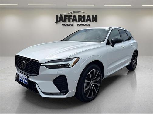 2023 Volvo XC60 B5 Plus Dark Theme