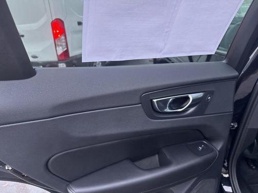 2025 Volvo XC60 B5 Core