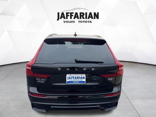 2025 Volvo XC60 B5 Core